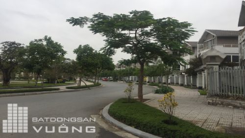 Chính chủ gửi bán căn biệt thự BT4 mặt hồ Văn Phú đường rộng kinh doanh được. LH 0906 205 887